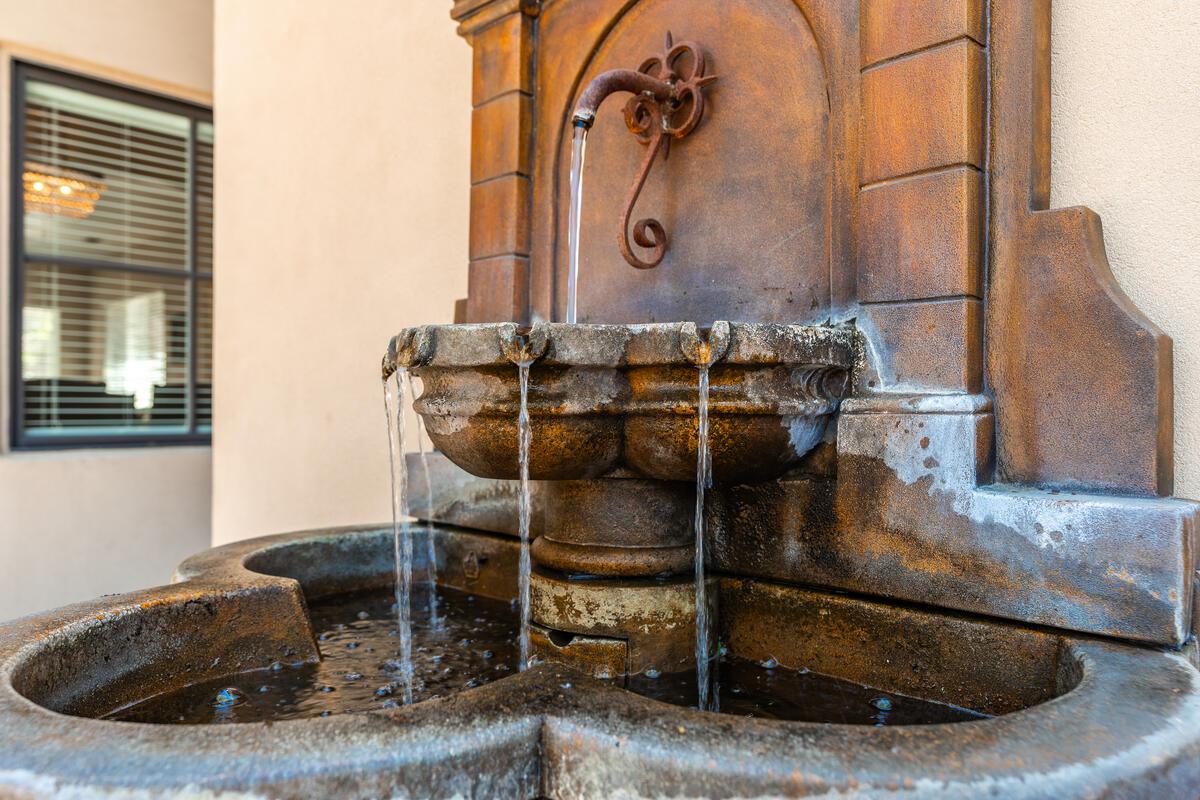 6921 Fallsbrook Court