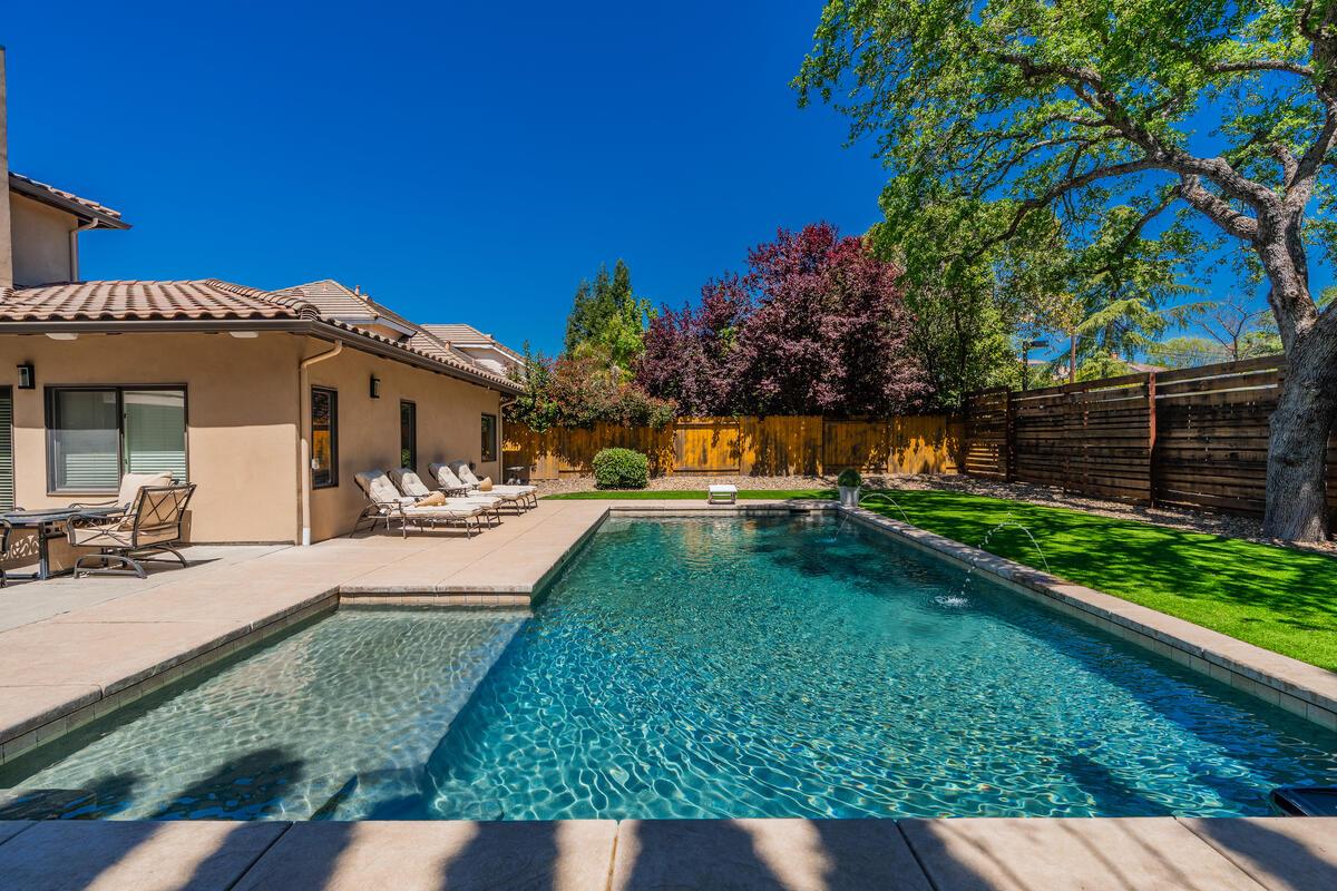 6921 Fallsbrook Court