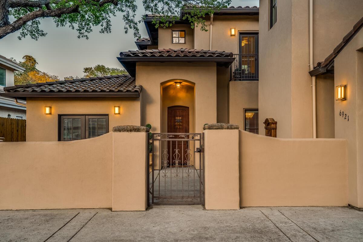 6921 Fallsbrook Court