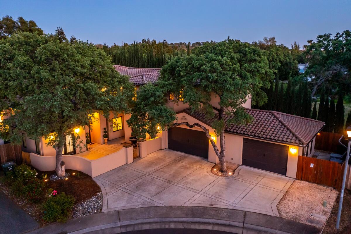 6921 Fallsbrook Court