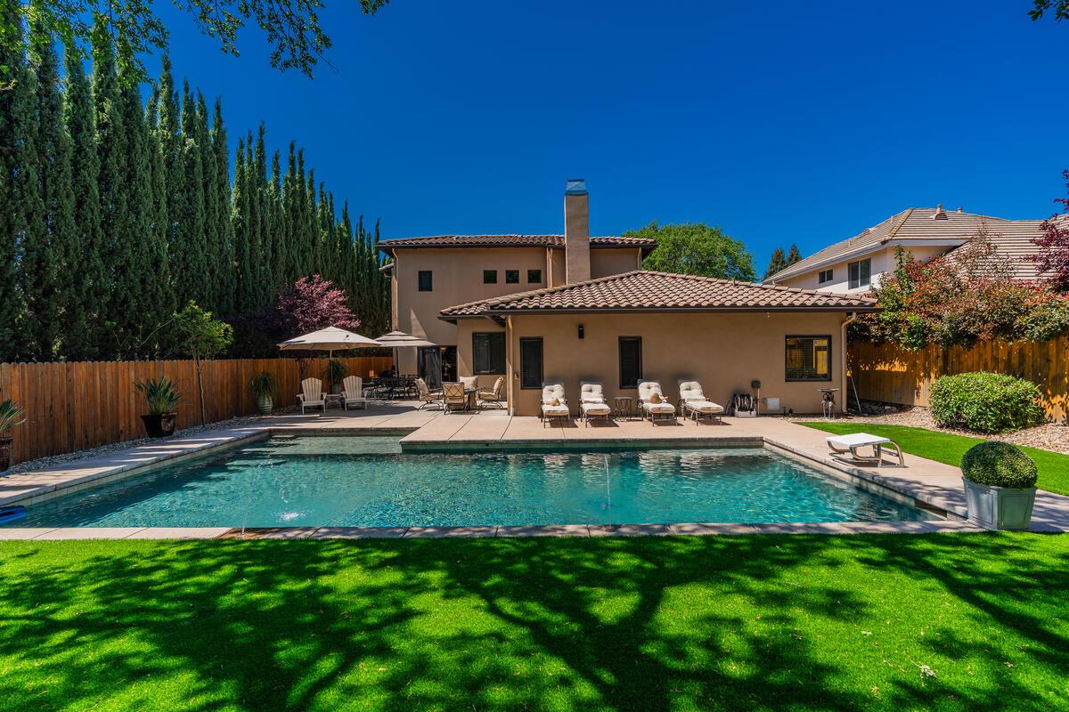 6921 Fallsbrook Court