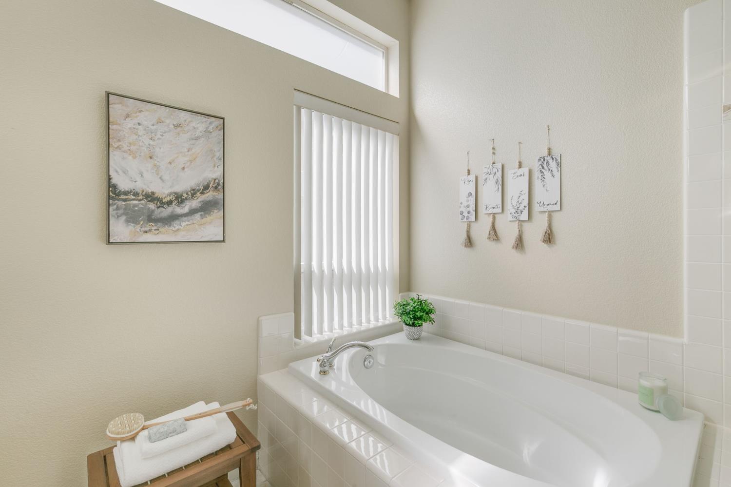 1120 Kingfisher Circle