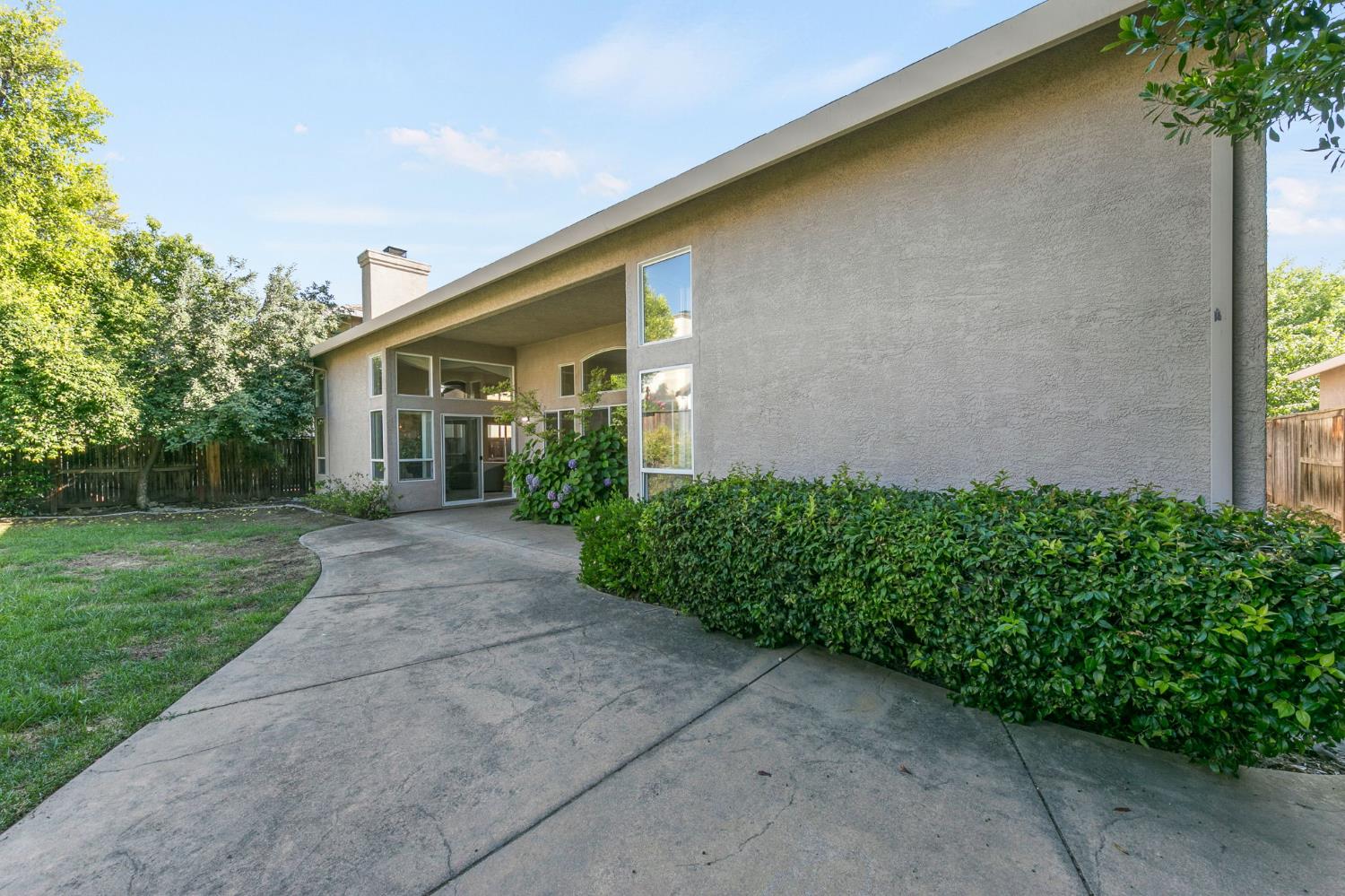 1120 Kingfisher Circle