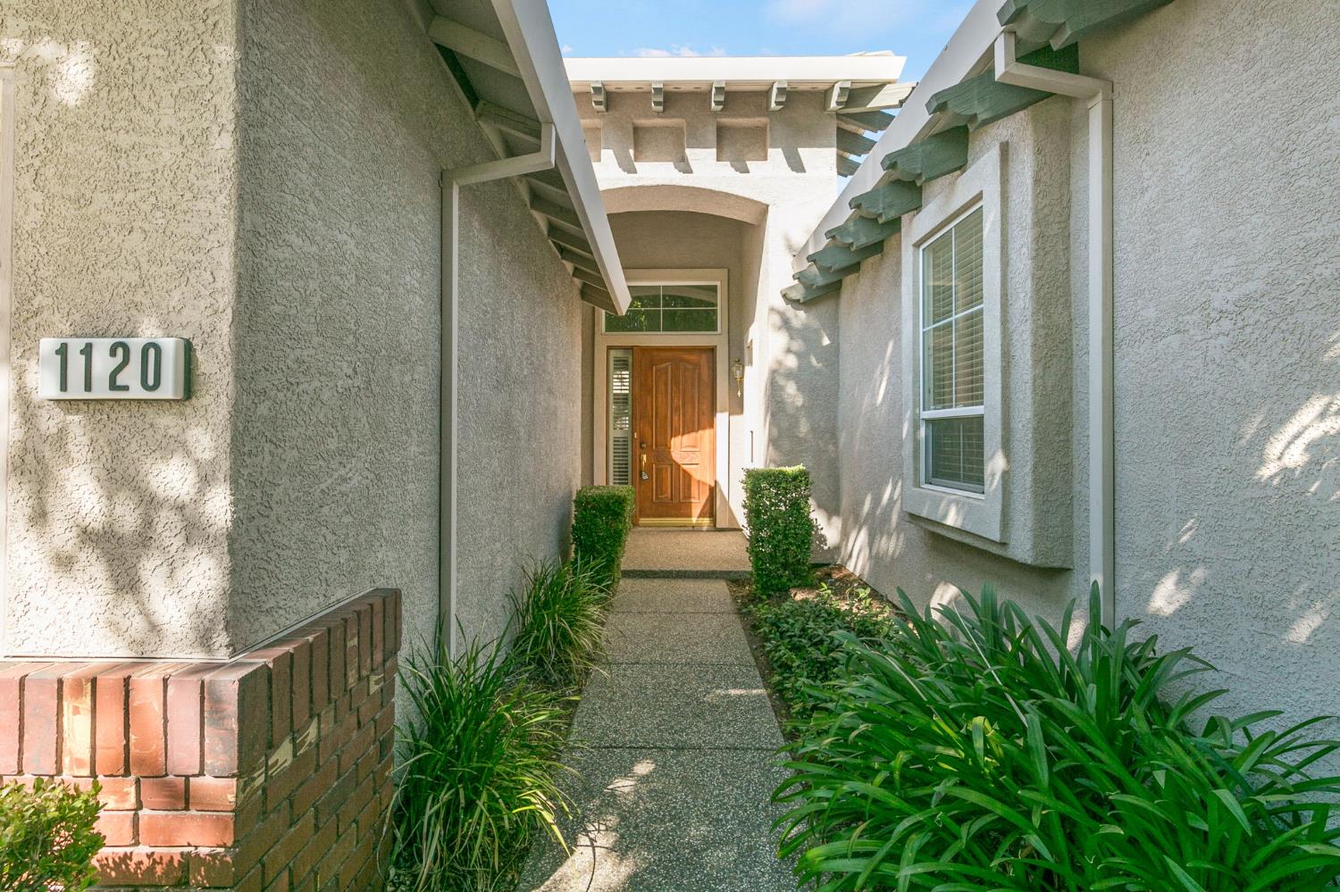 1120 Kingfisher Circle
