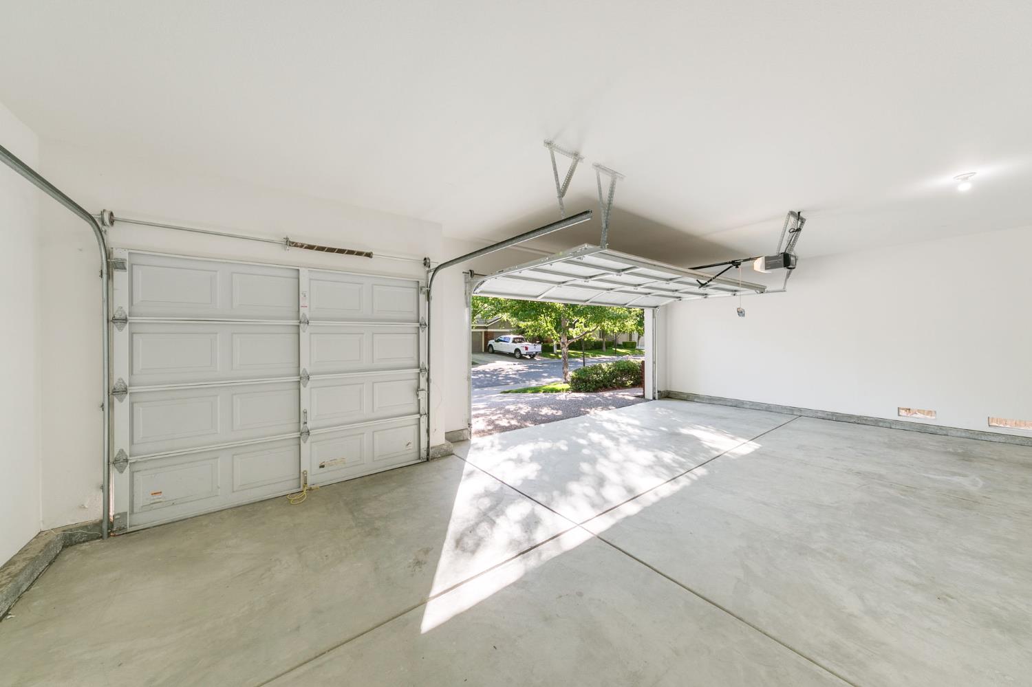 1120 Kingfisher Circle