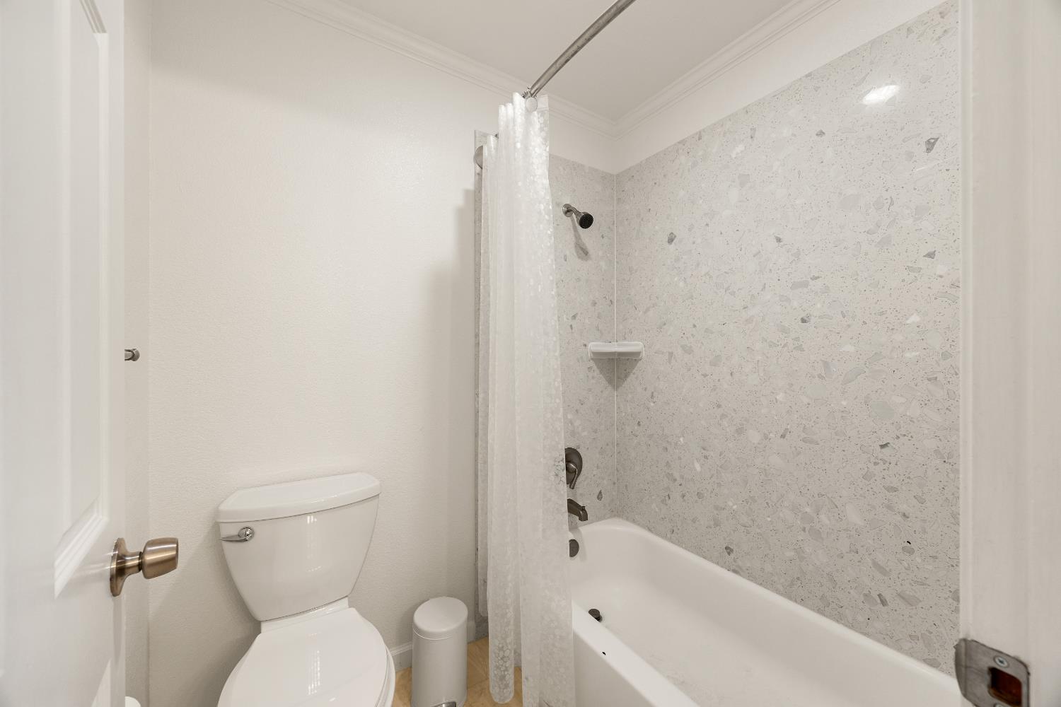 5640 Verner Oak Court 2