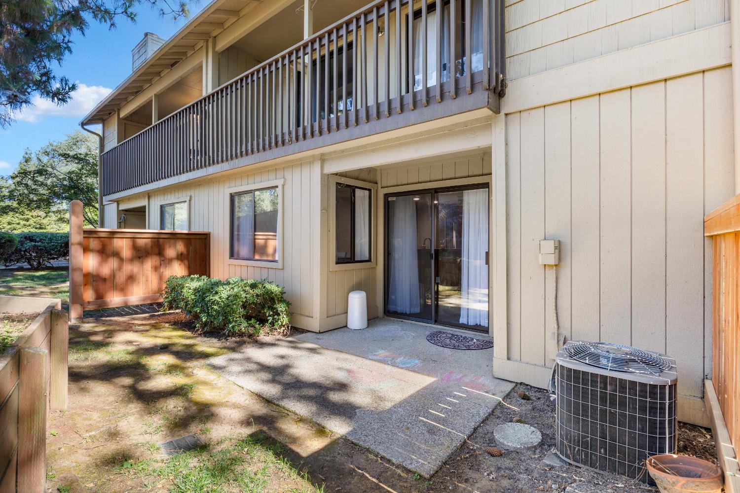 5640 Verner Oak Court 2