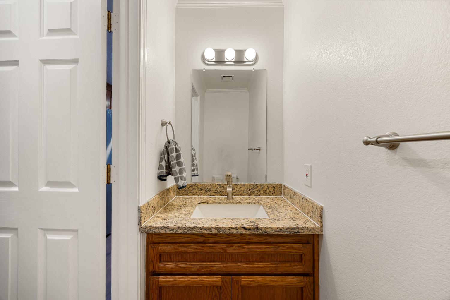 5640 Verner Oak Court 2