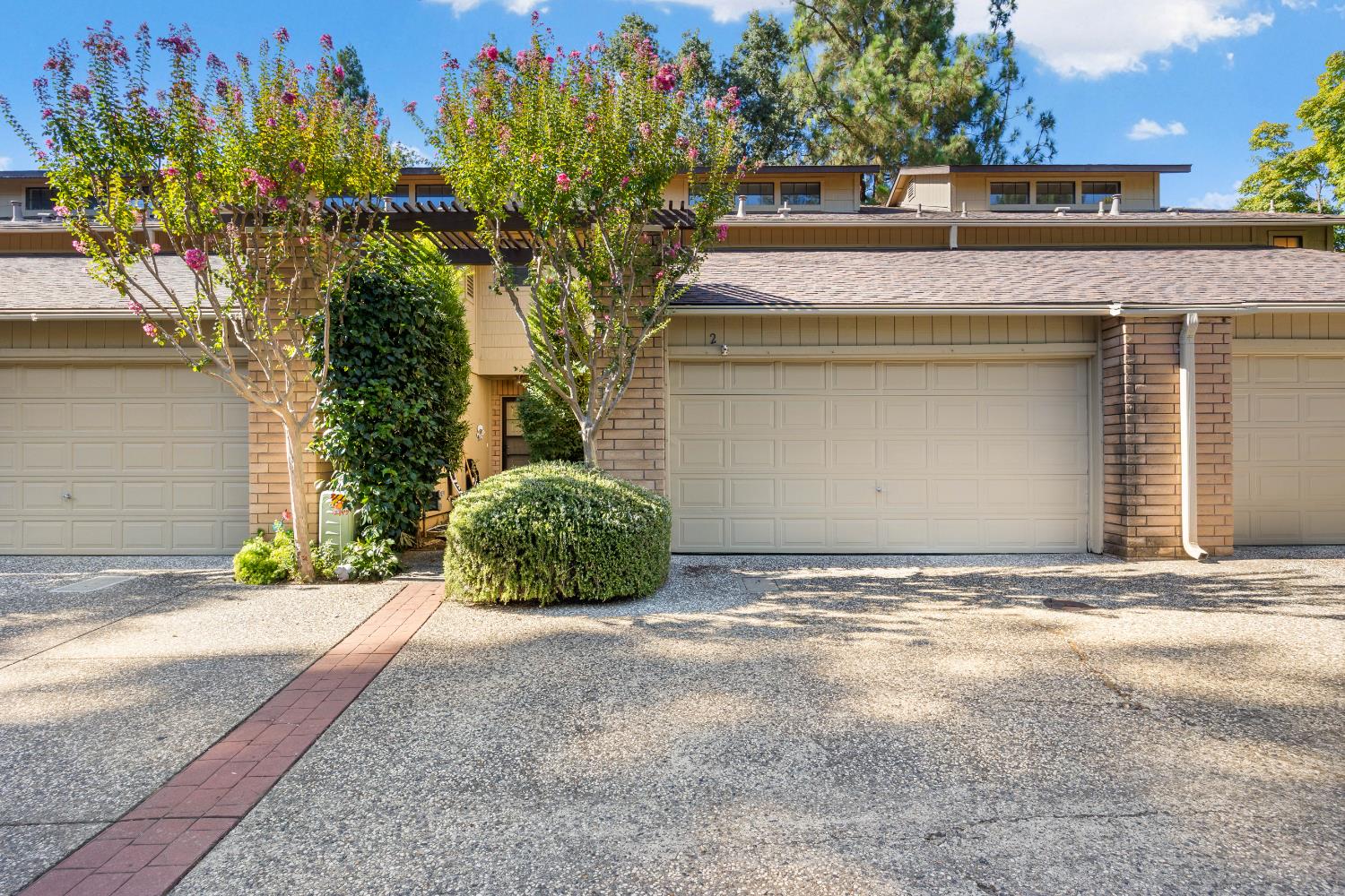 5640 Verner Oak Court 2