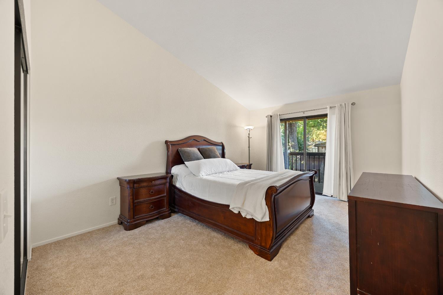 5640 Verner Oak Court 2