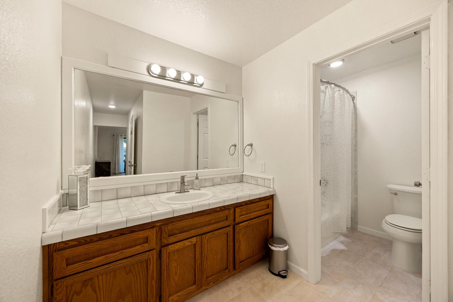 5640 Verner Oak Court 2