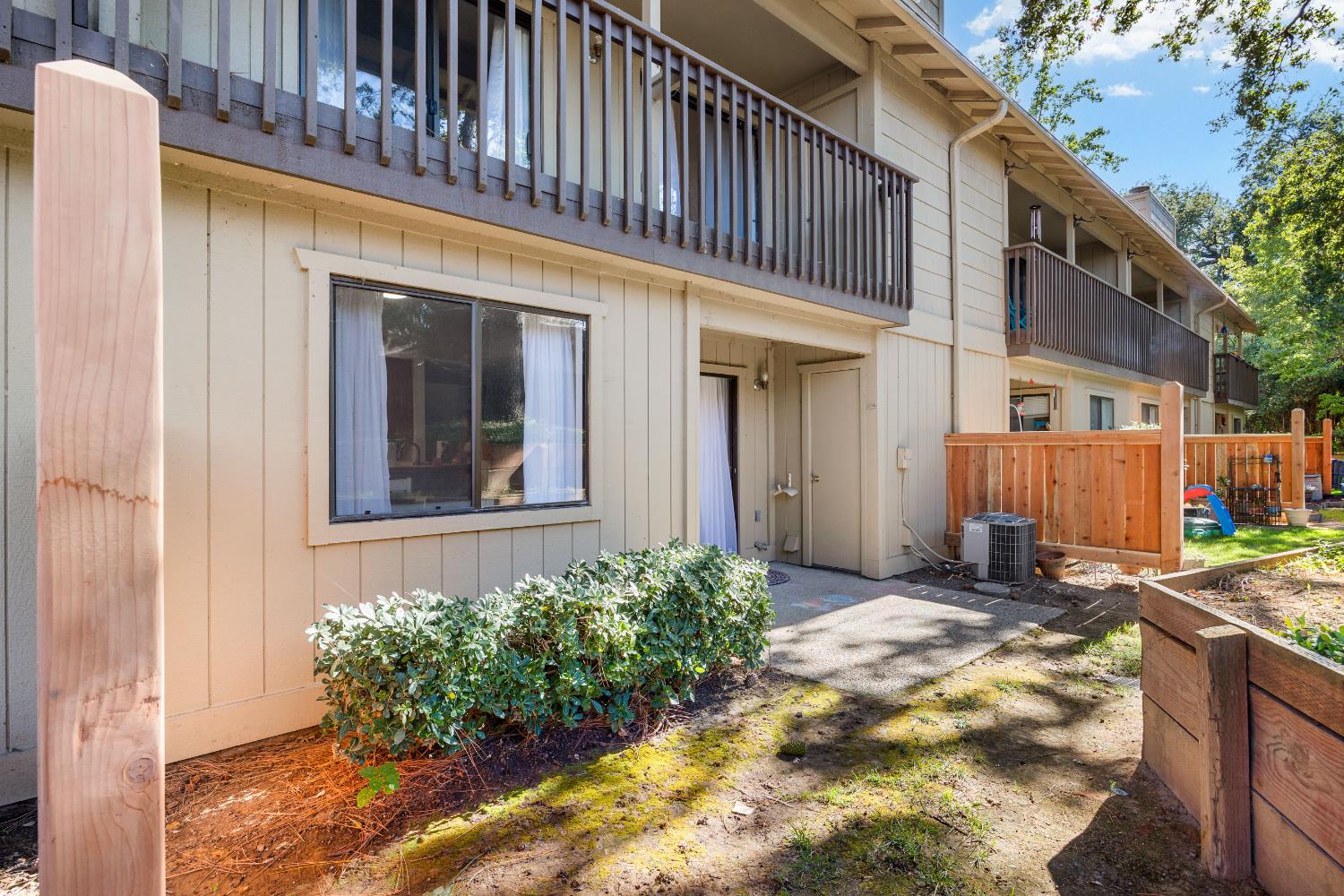 5640 Verner Oak Court 2