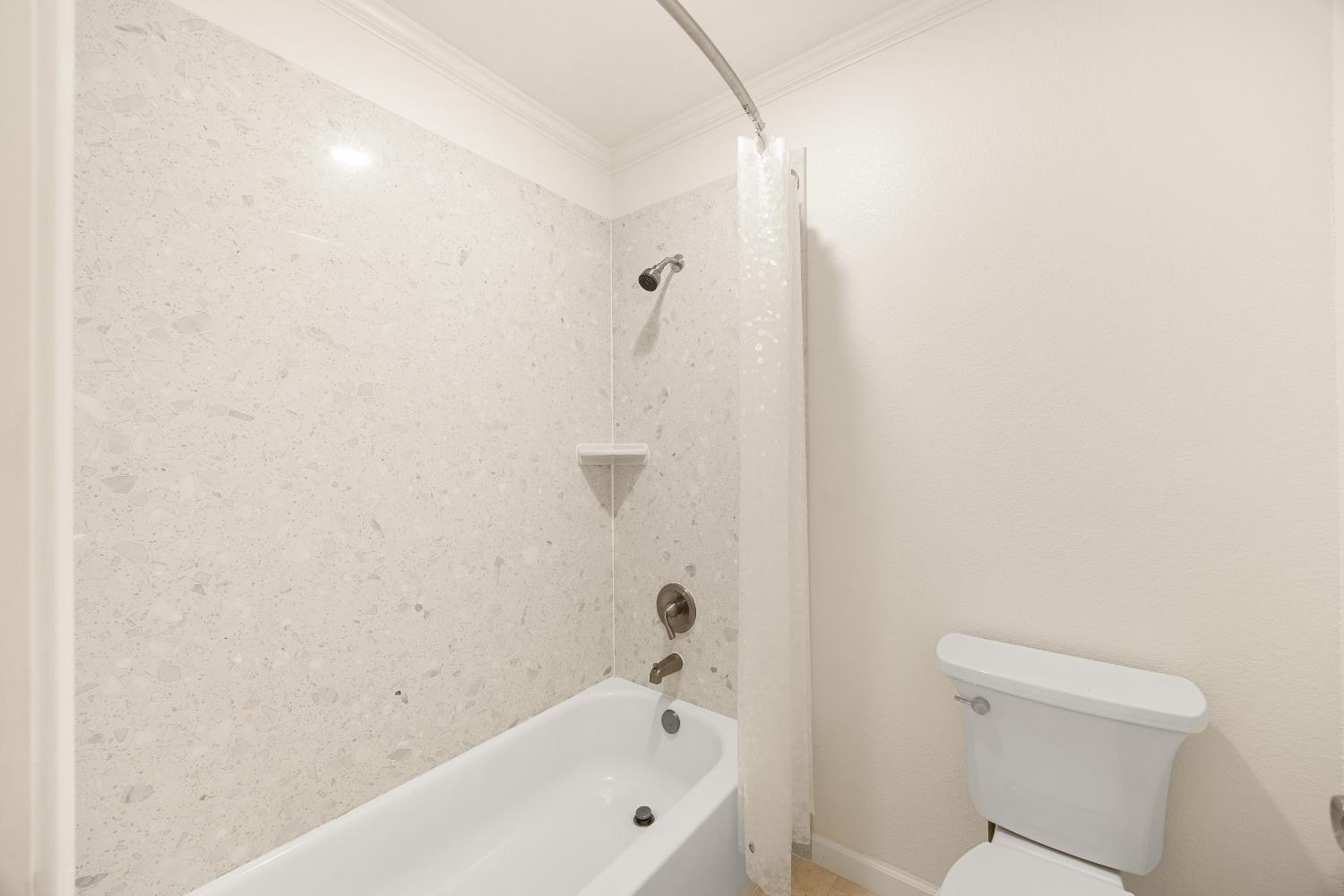 5640 Verner Oak Court 2