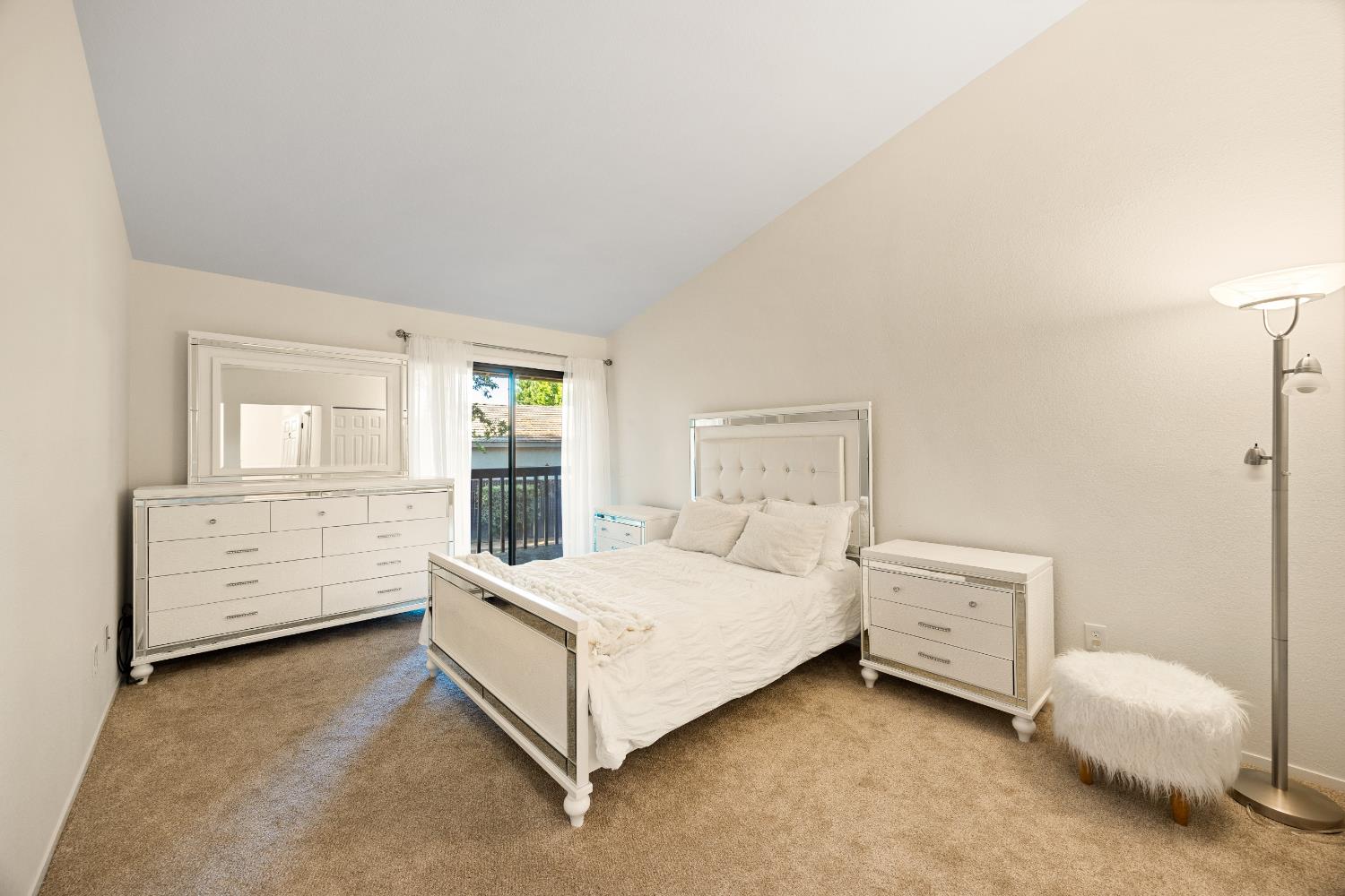 5640 Verner Oak Court 2