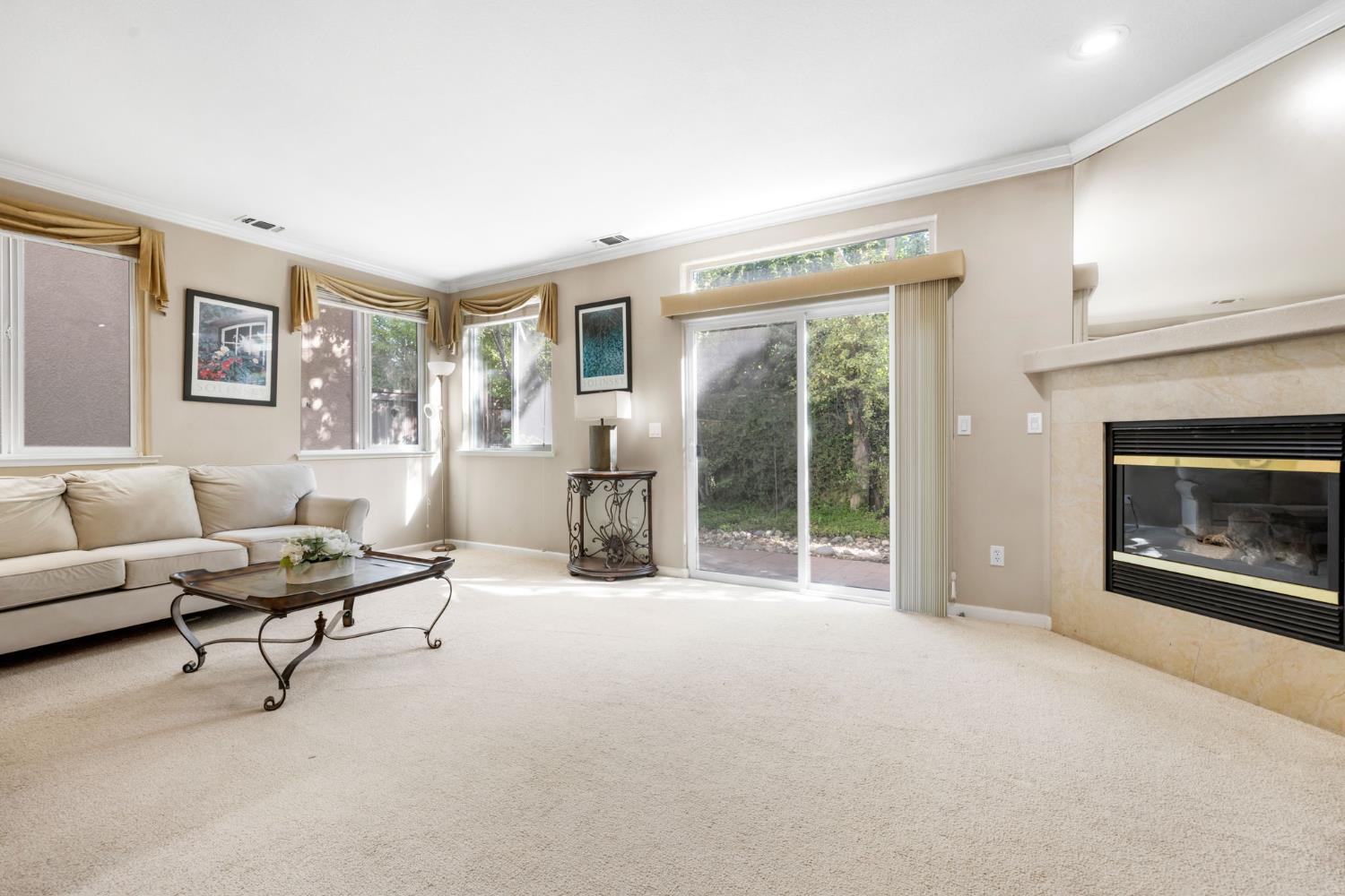 2736 Via Villaggio