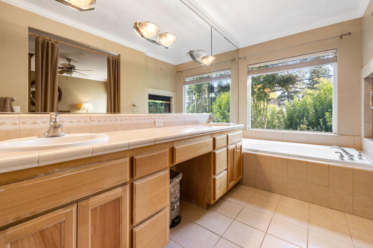 2736 Via Villaggio