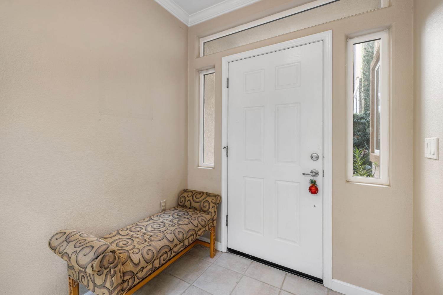 2736 Via Villaggio