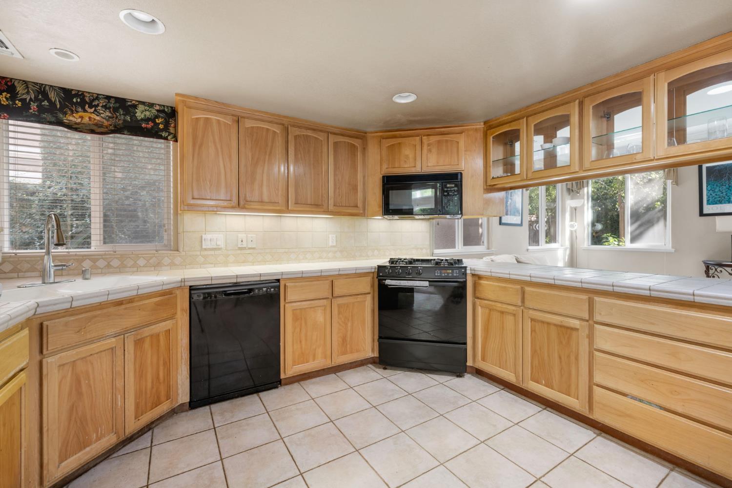 2736 Via Villaggio