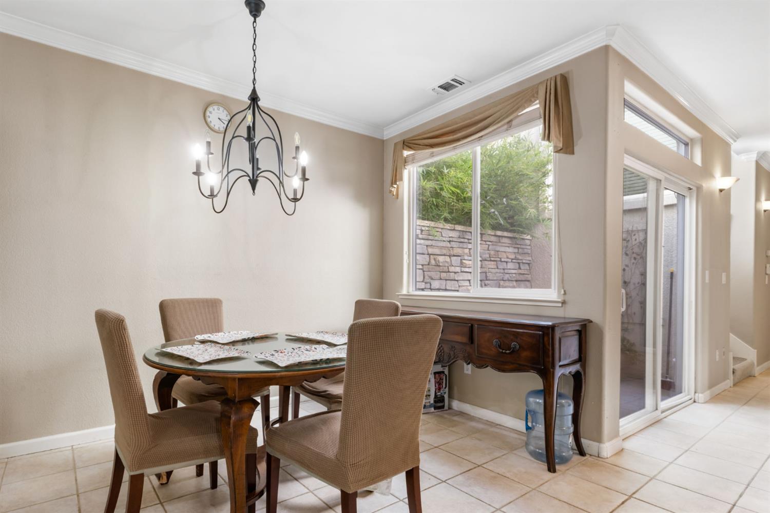 2736 Via Villaggio