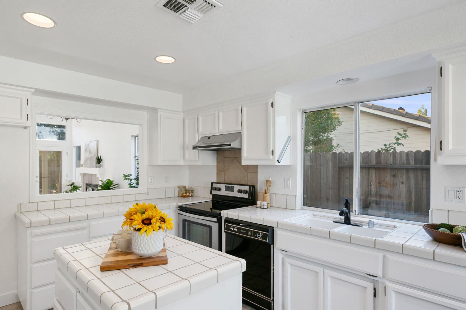 15190 Celebrar Street