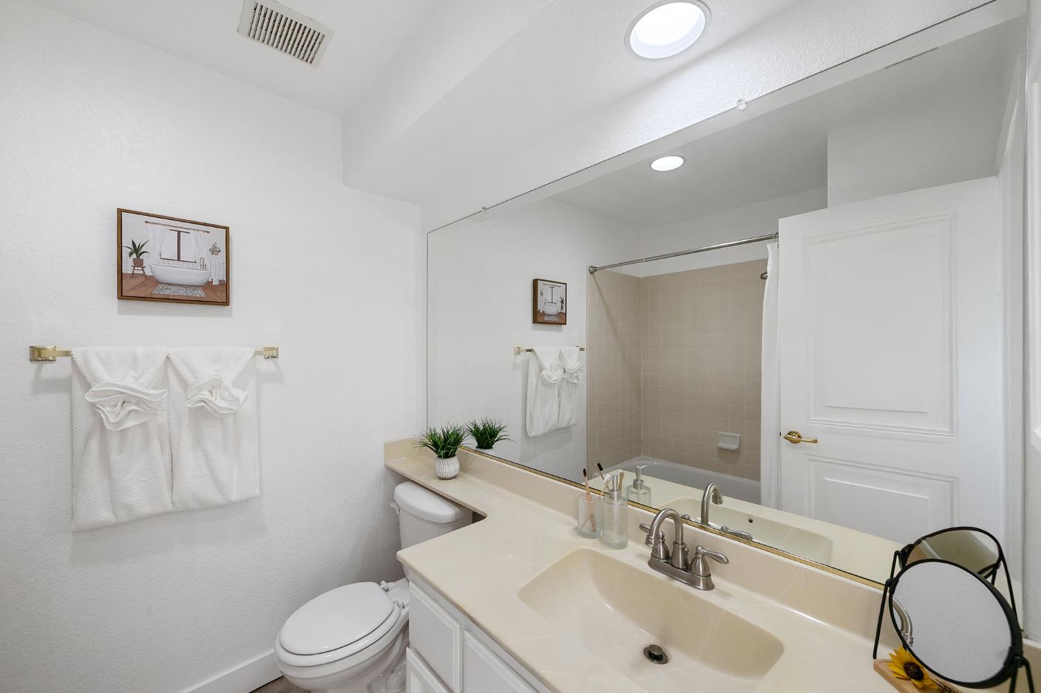 15190 Celebrar Street