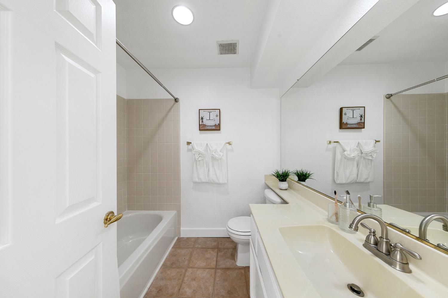 15190 Celebrar Street