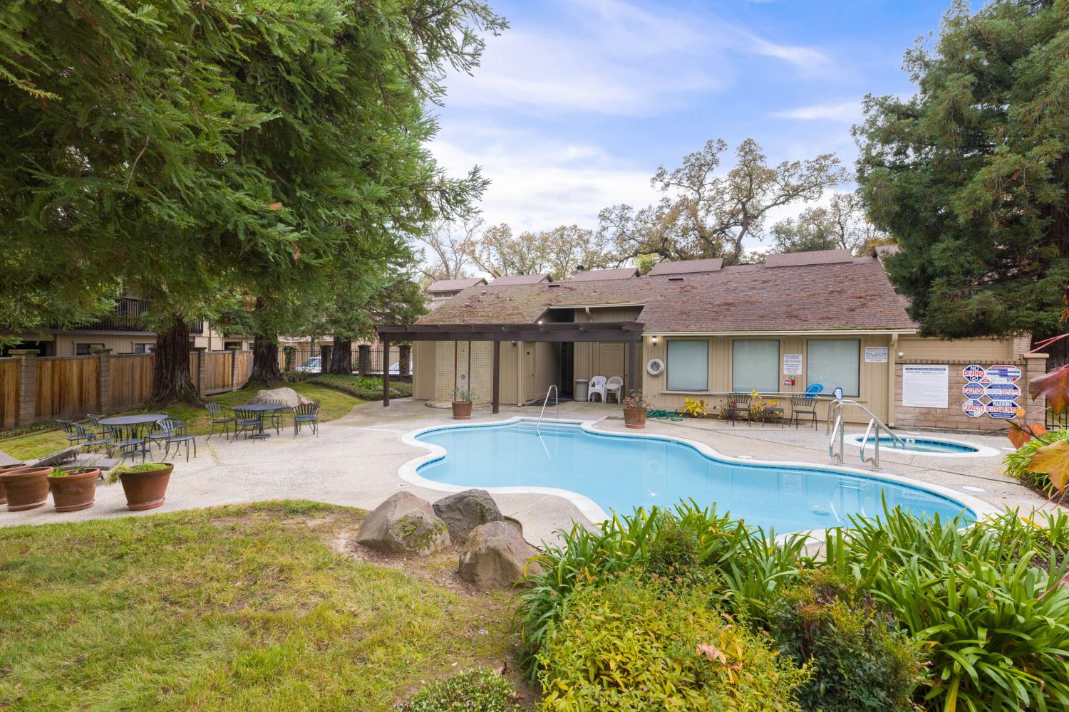 5640 Verner Oak Court 2