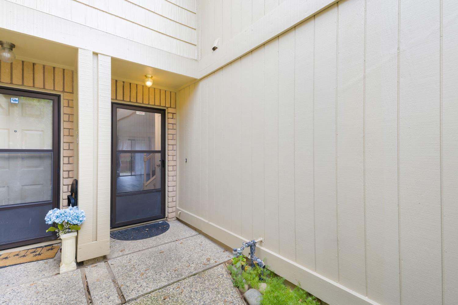 5640 Verner Oak Court 2