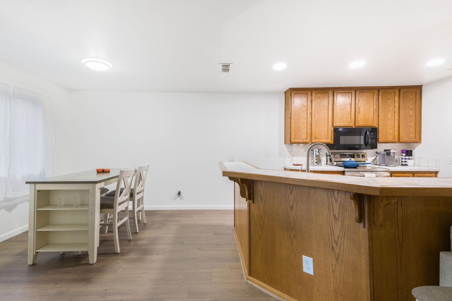 5640 Verner Oak Court 2