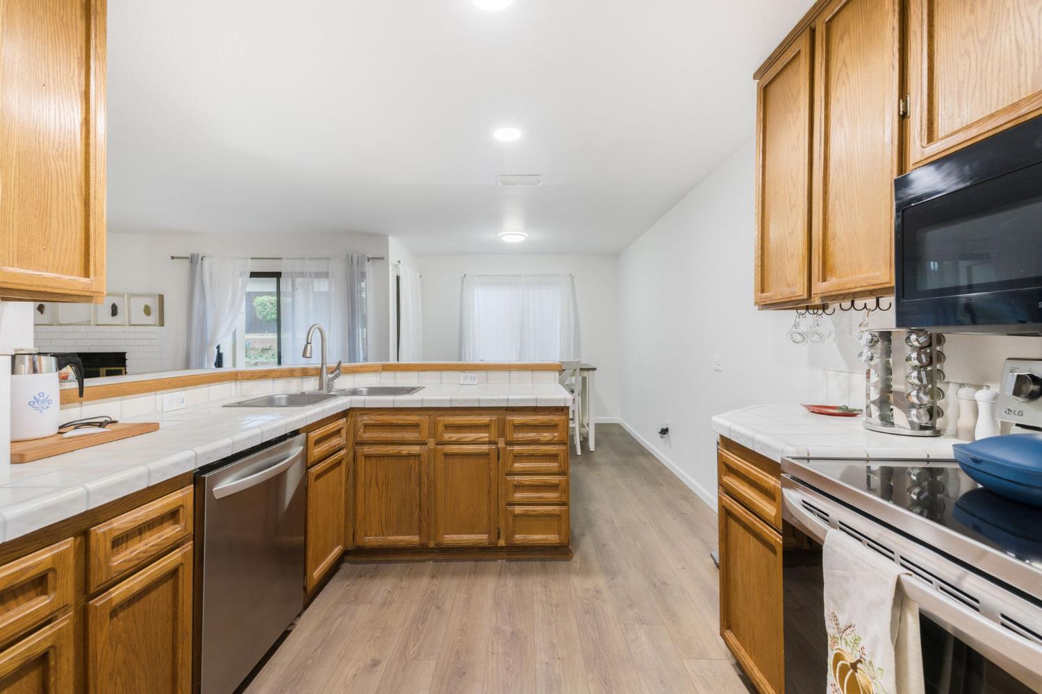 5640 Verner Oak Court 2