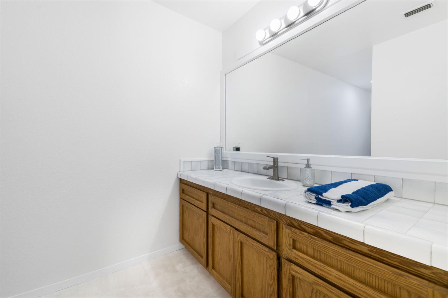 5640 Verner Oak Court 2