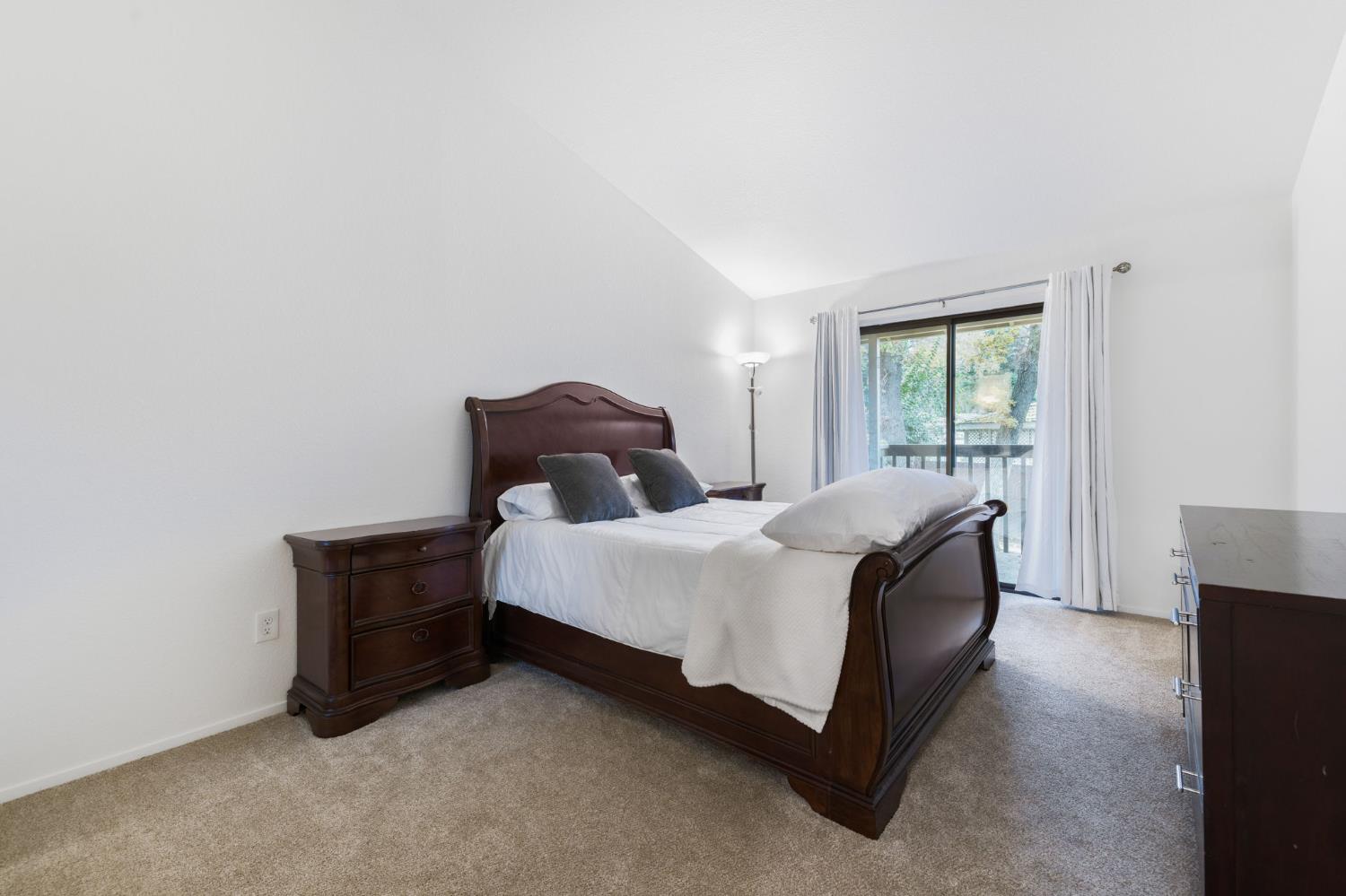 5640 Verner Oak Court 2