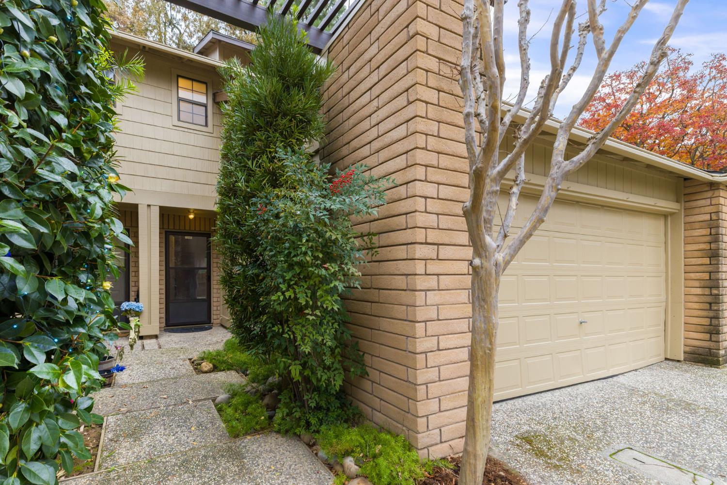 5640 Verner Oak Court 2