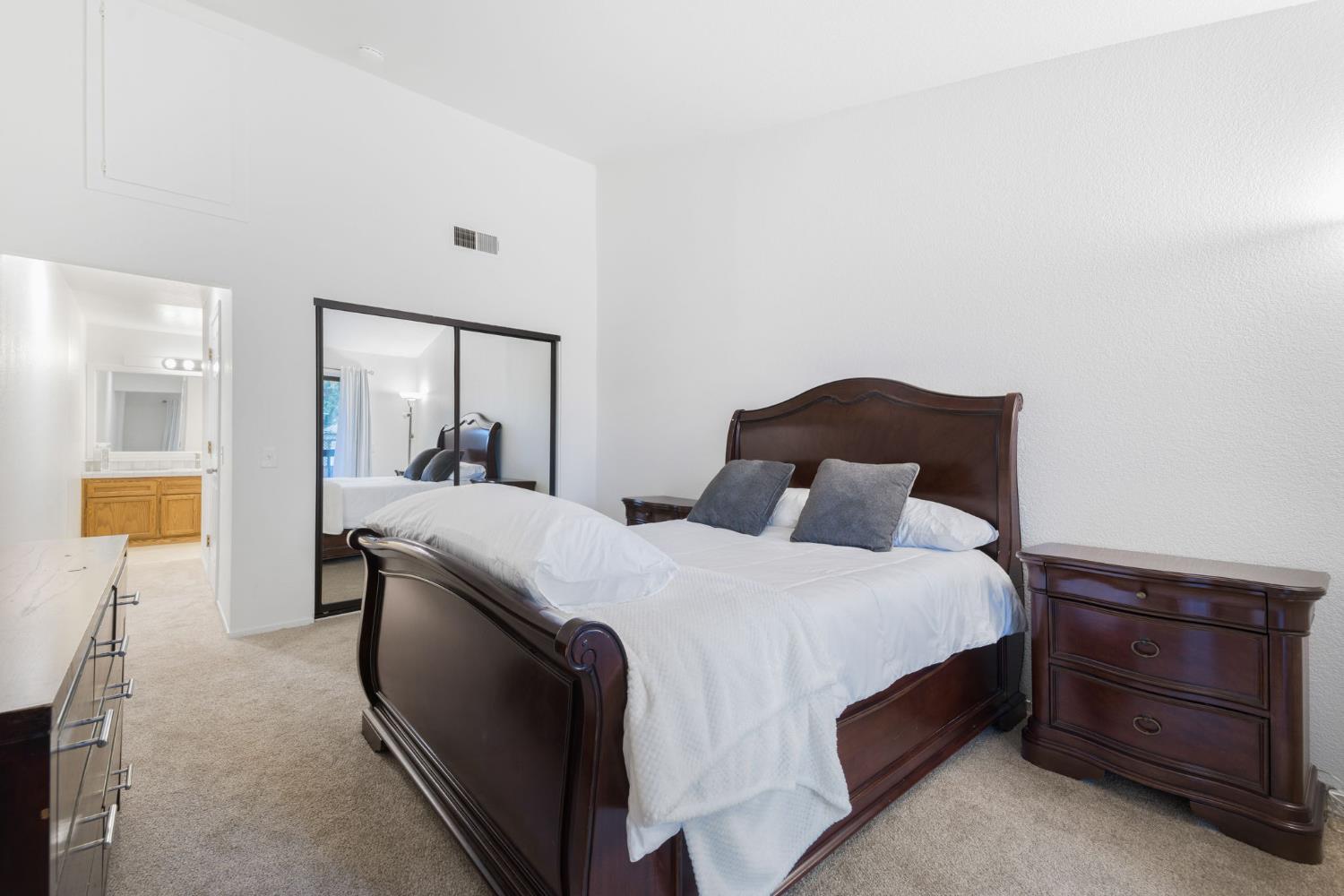 5640 Verner Oak Court 2