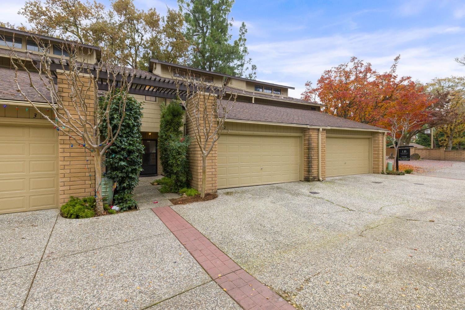 5640 Verner Oak Court 2