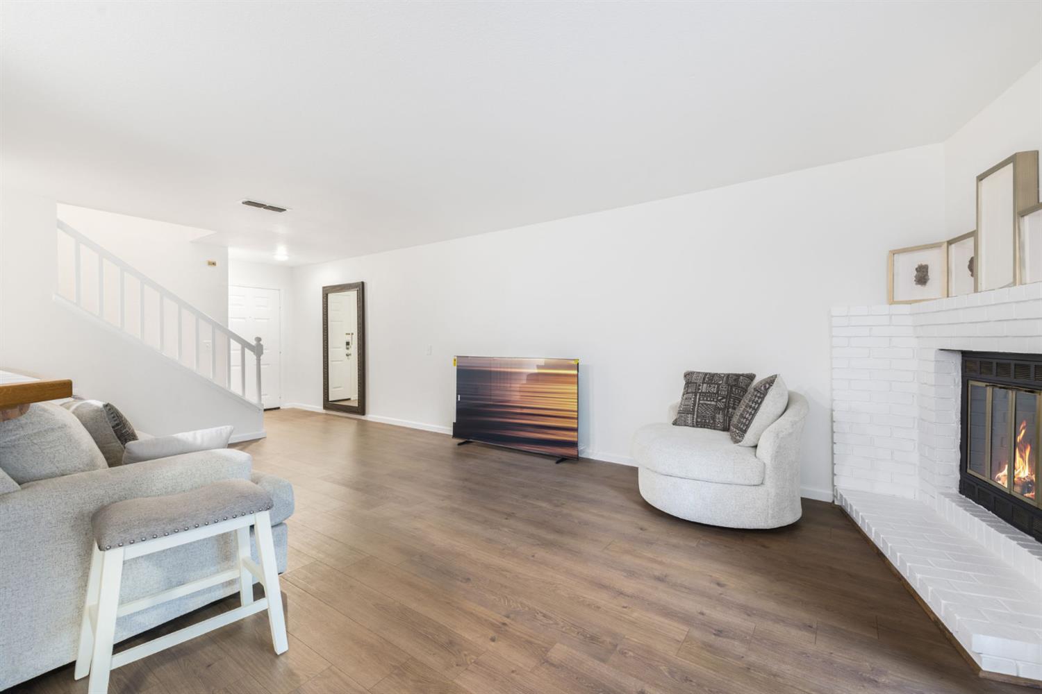 5640 Verner Oak Court 2