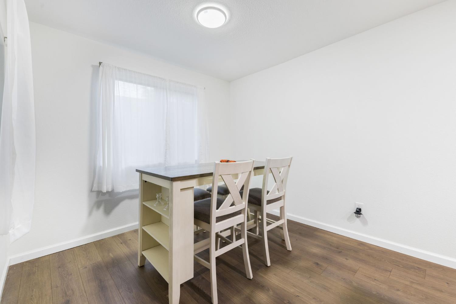 5640 Verner Oak Court 2