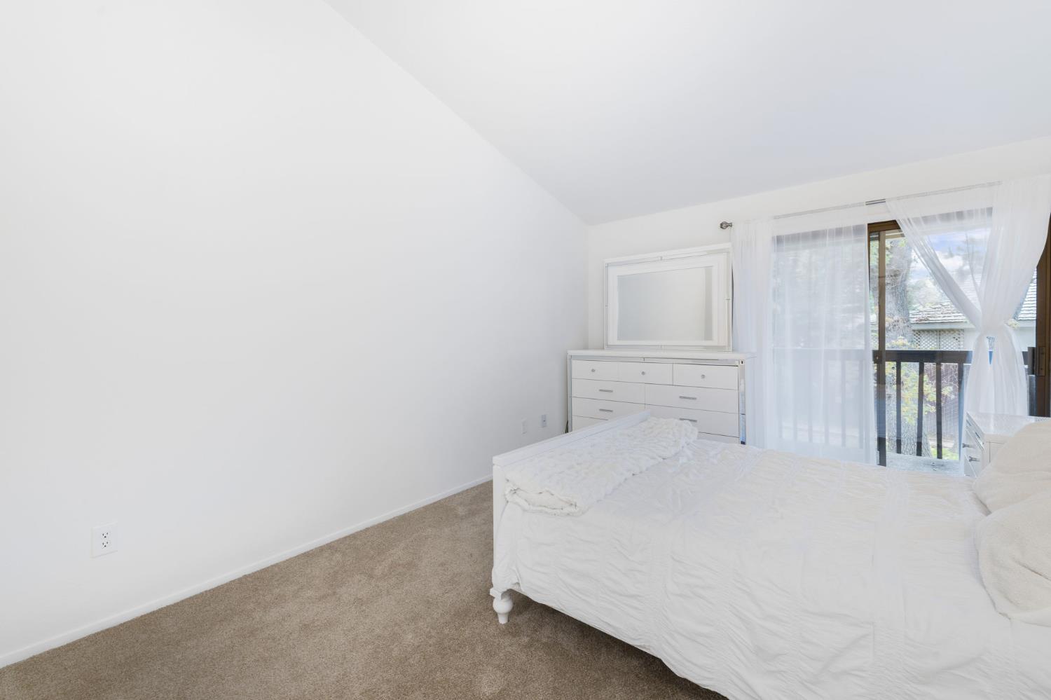 5640 Verner Oak Court 2