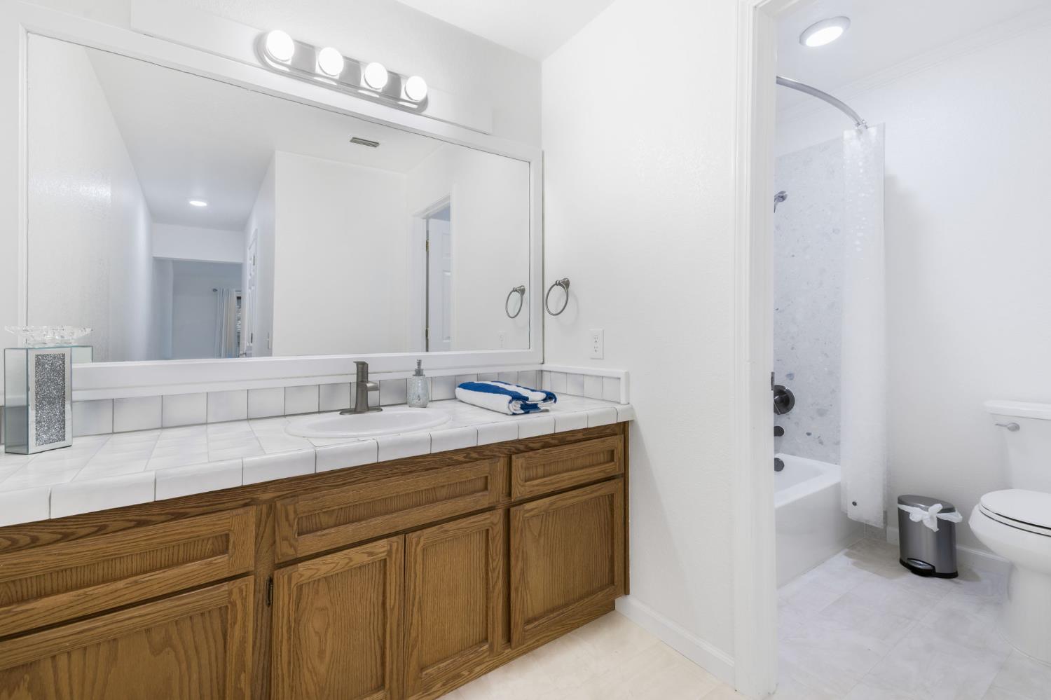 5640 Verner Oak Court 2