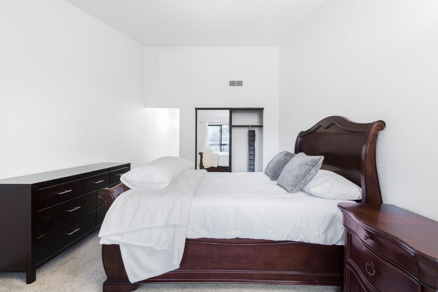 5640 Verner Oak Court 2