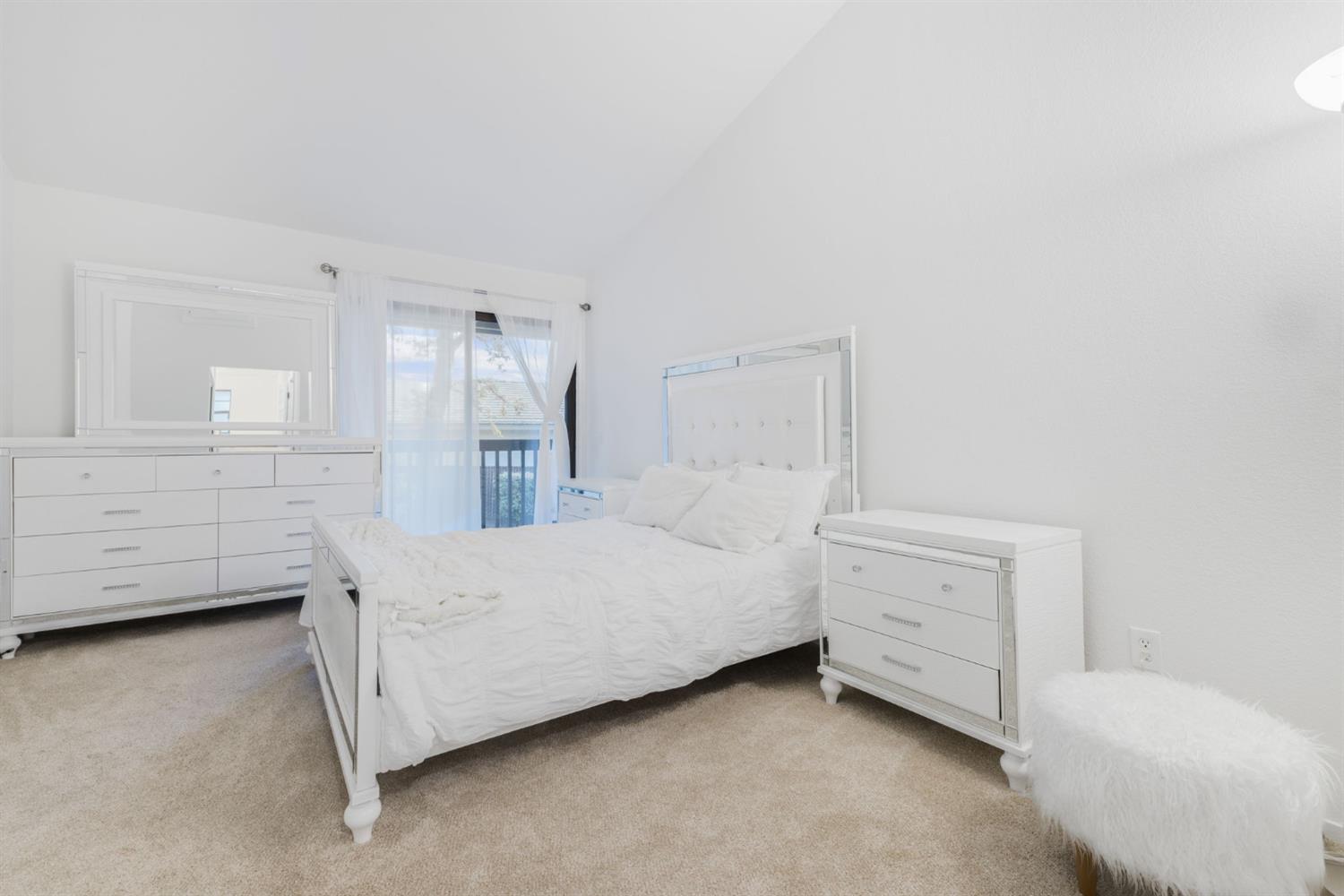 5640 Verner Oak Court 2