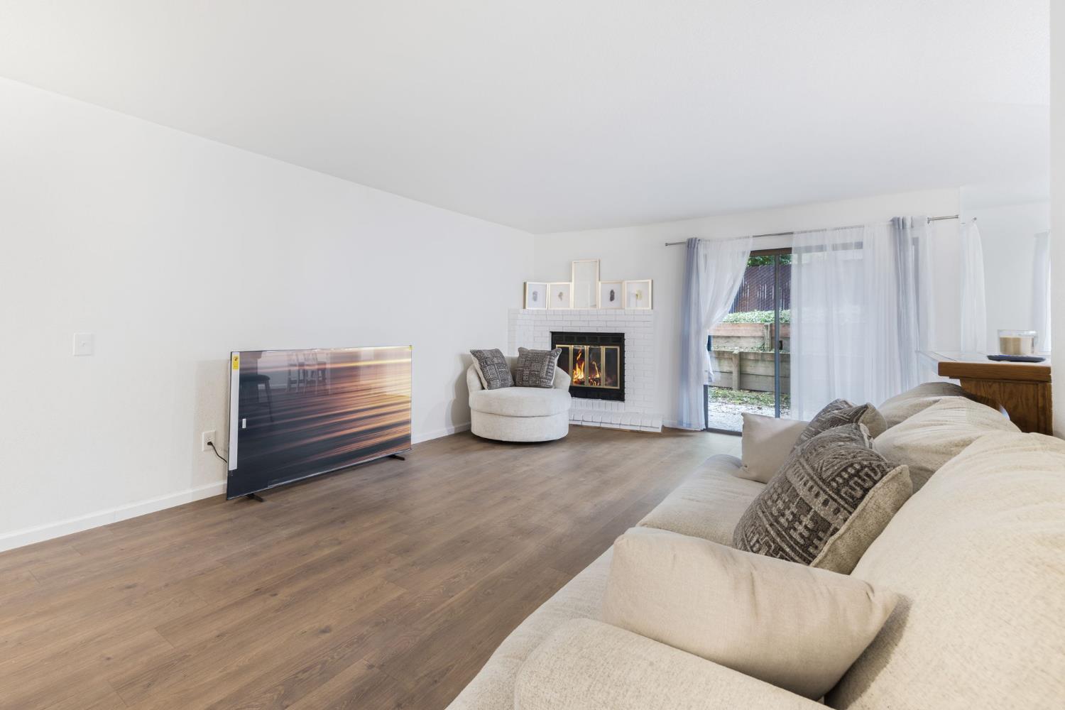 5640 Verner Oak Court 2