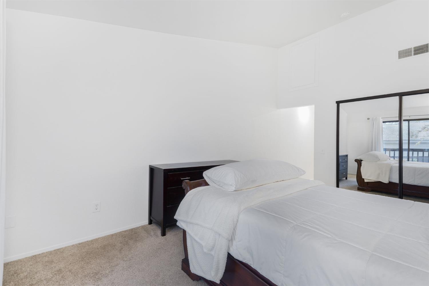 5640 Verner Oak Court 2