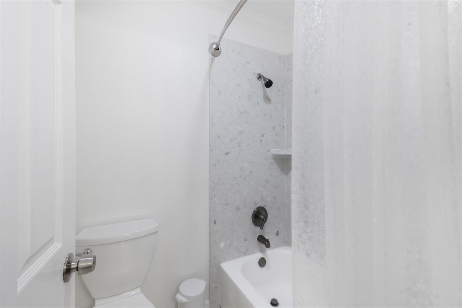 5640 Verner Oak Court 2