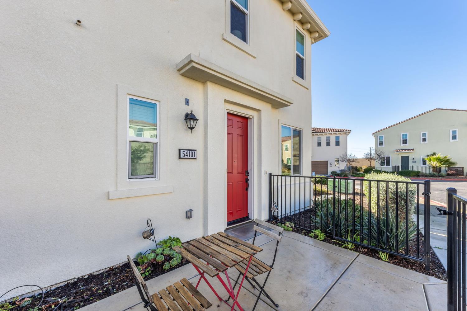 5301 E Commerce Way 54101