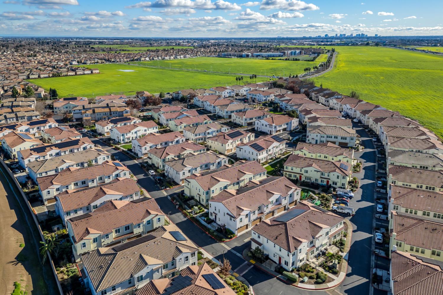 5301 E Commerce Way 54101