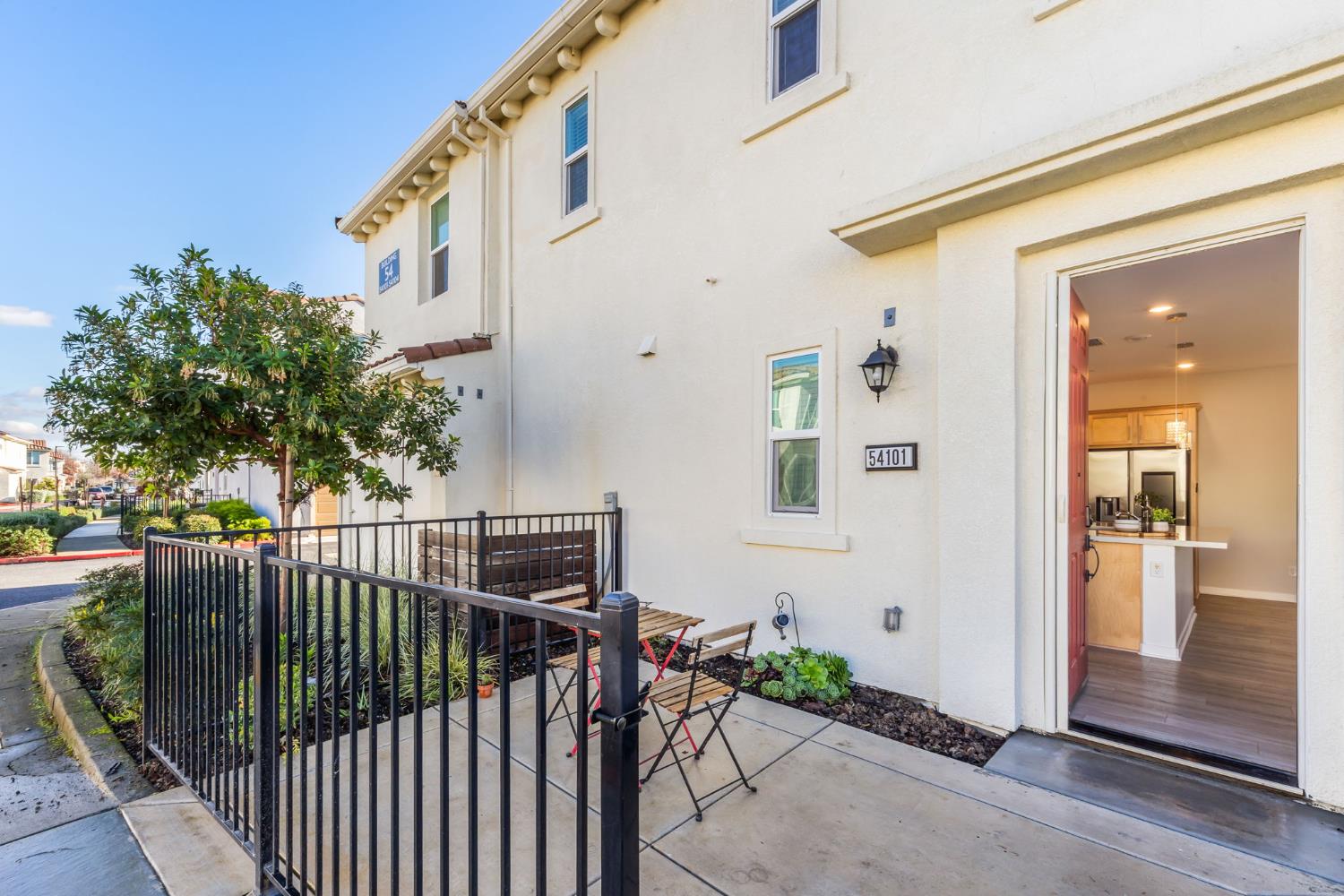 5301 E Commerce Way 54101