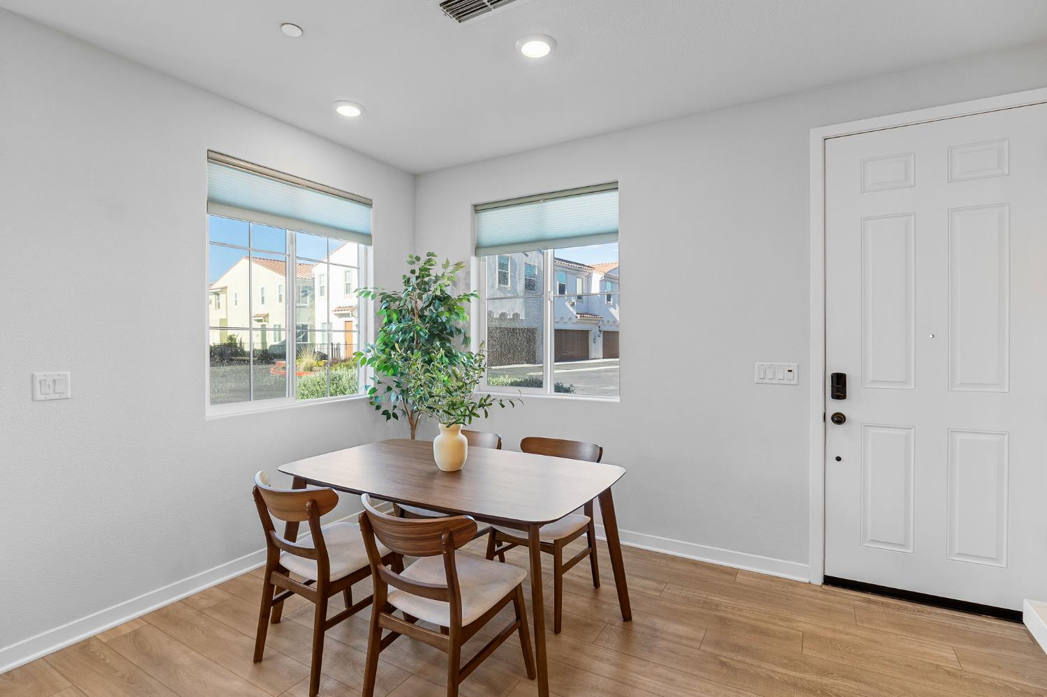 5301 E Commerce Way 54101