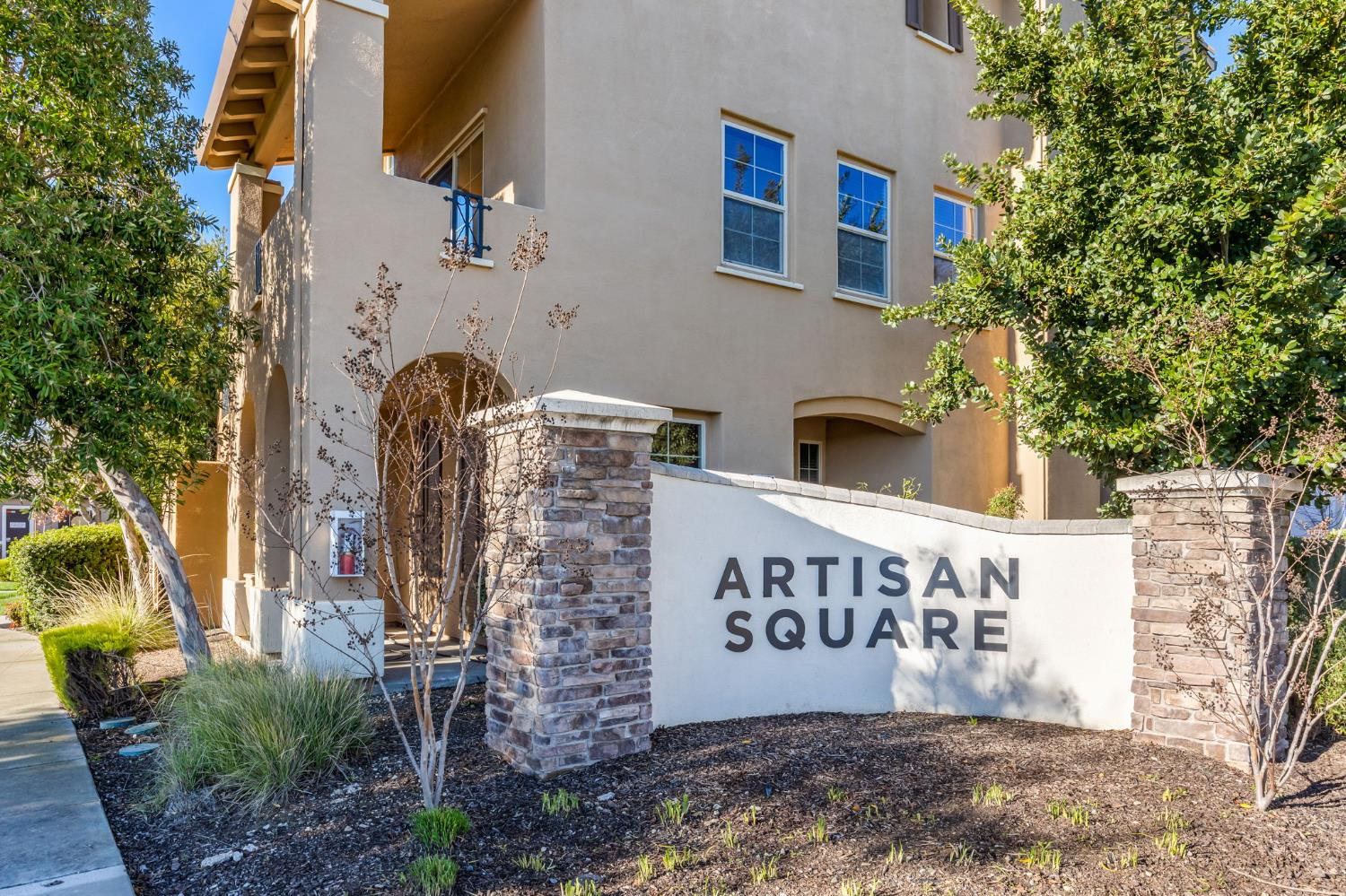 5301 E Commerce Way 54101