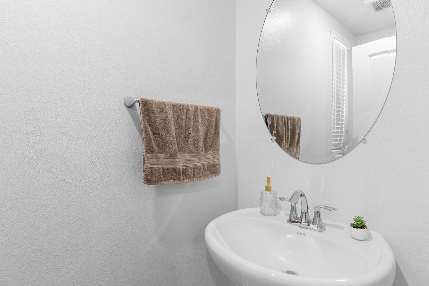 5301 E Commerce Way 54101